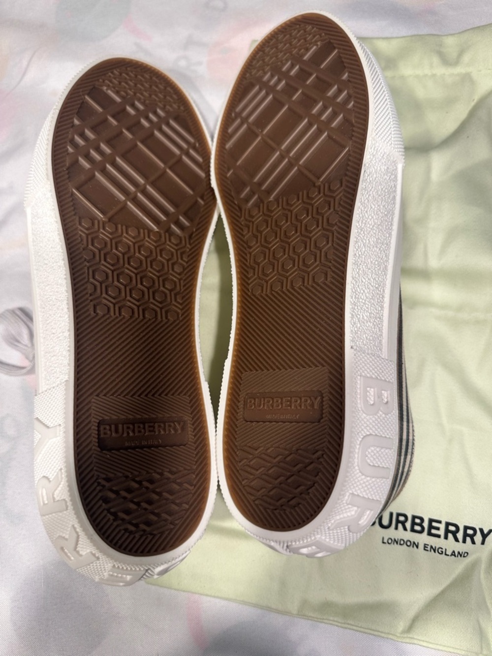 Burberry Men’s vintage low top sneaker size 43 dustbag NWOT - Picture 2 of 9